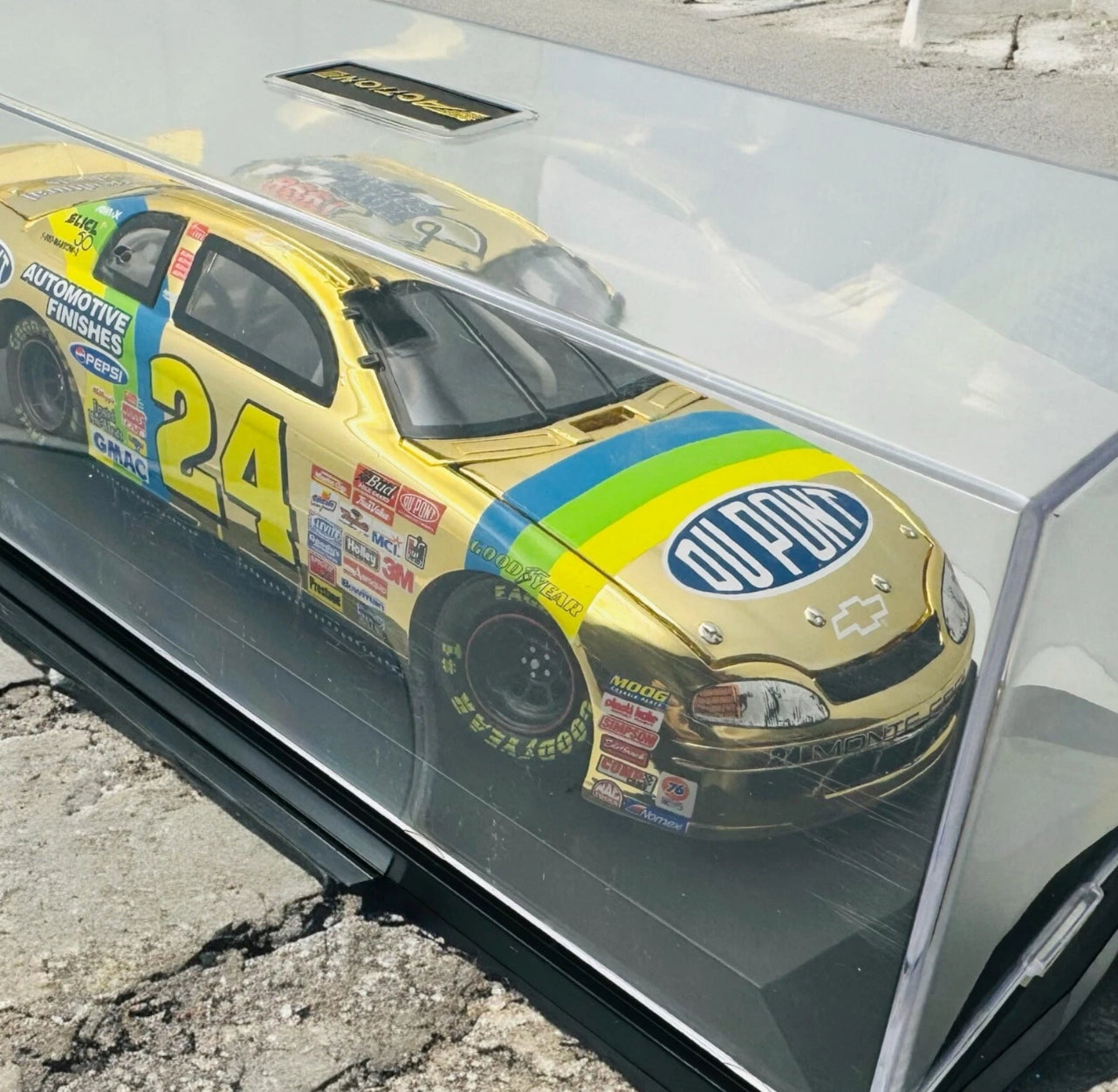 1:24 ACTION 1998 #24 DUPONT 24K GOLD CHROME 3X TIME CHAMPION JEFF GORDON MIB