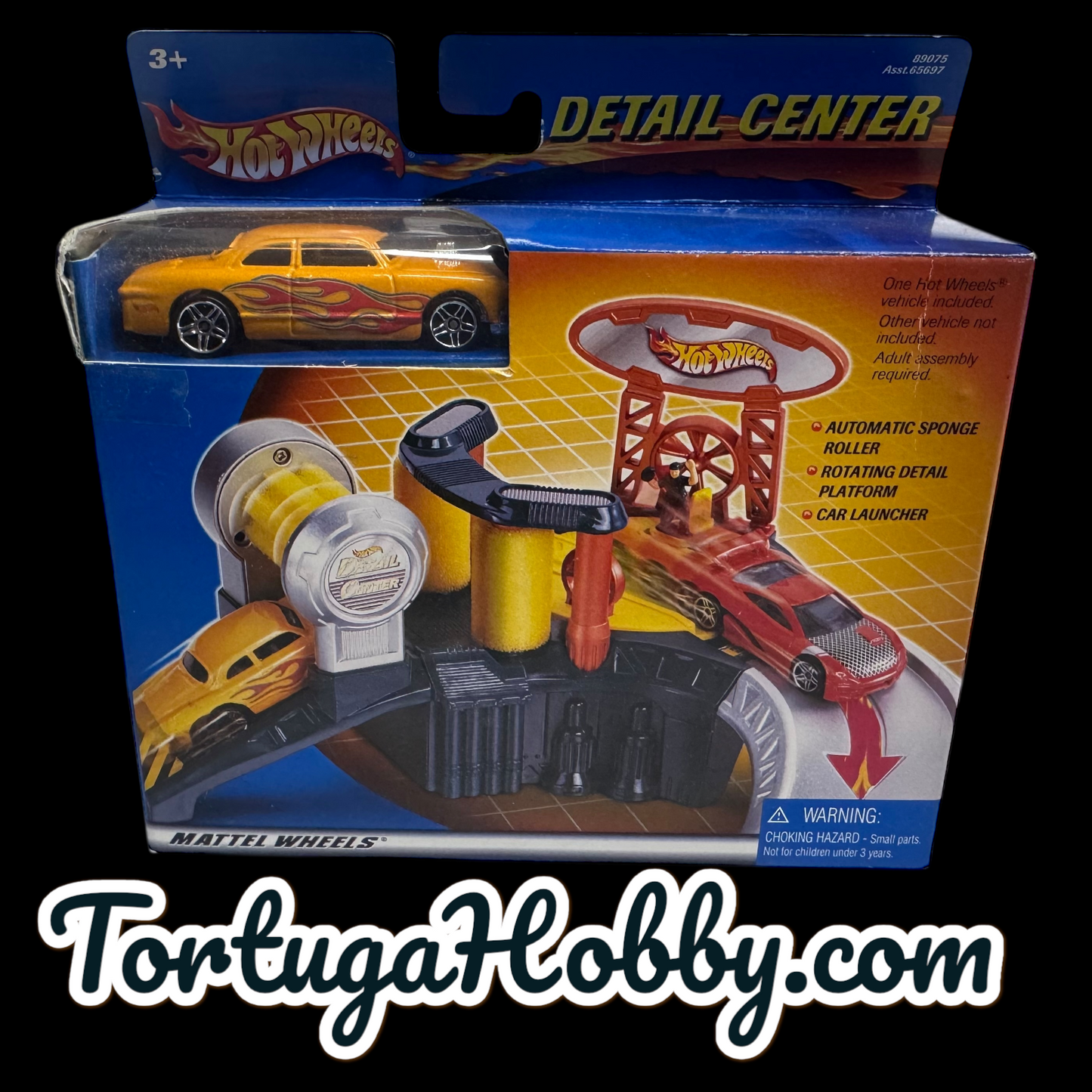 2001 Hot Wheels Detail Center with Diecast Yellow Car with Flames