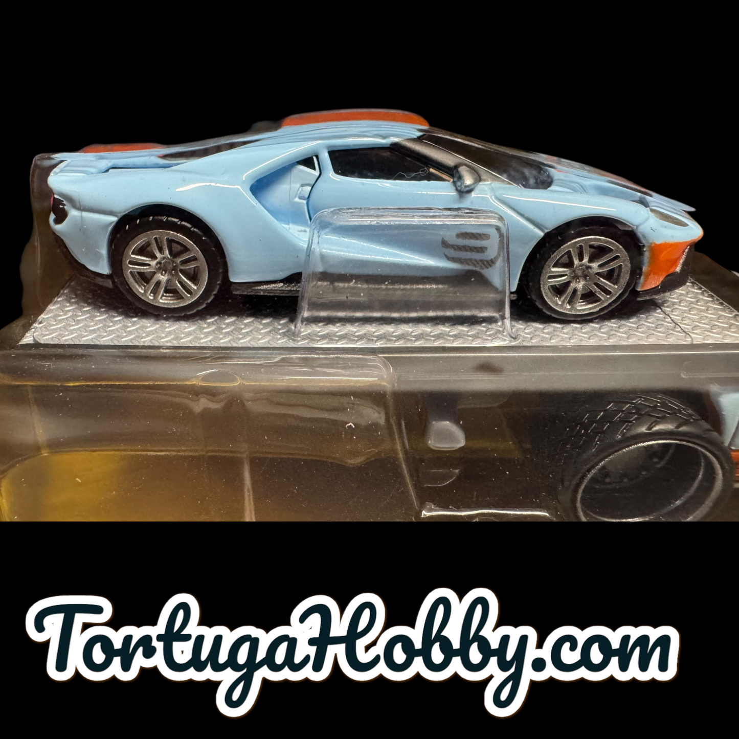 2021 - Maisto Design - 2019 Ford GT Heritage Edition on Flatbed