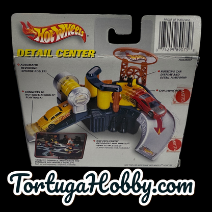 2001 Hot Wheels Detail Center with Diecast Yellow Car with Flames