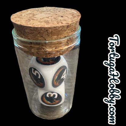 Xenomorph D6 Set - Includes 2 D6 Dice In Glass Vial