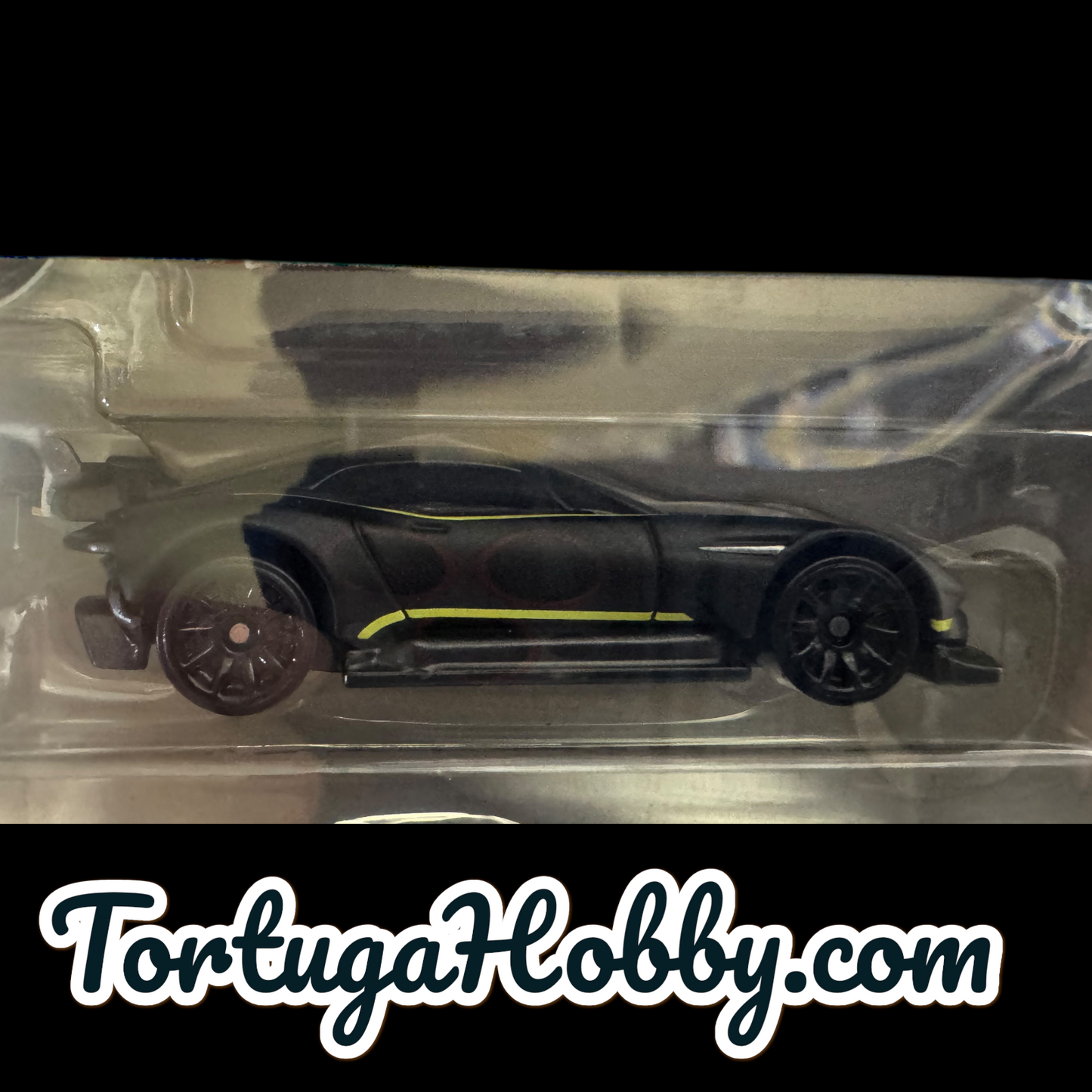 2025 - Hot Wheels - 5 Car Pack - Motor Show Included Ferrari In Pack