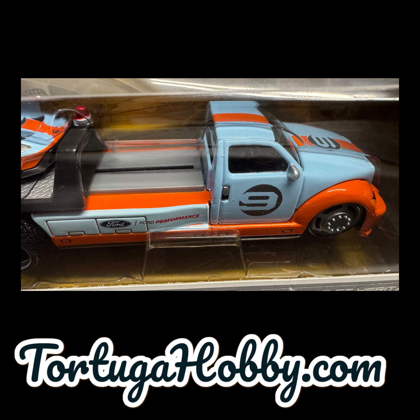 2021 - Maisto Design - 2019 Ford GT Heritage Edition on Flatbed